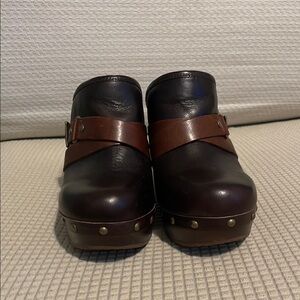Ugg Brown Leather Clogs